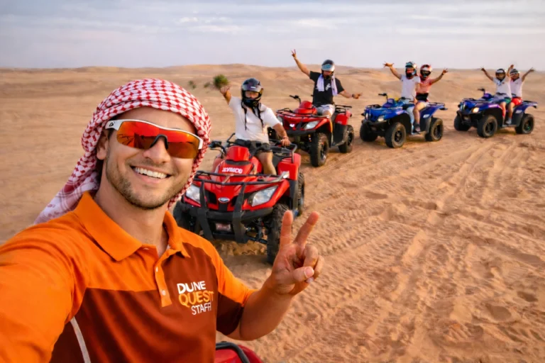 Guide mit Quad-Gruppe in der Wüste bei Hurghada