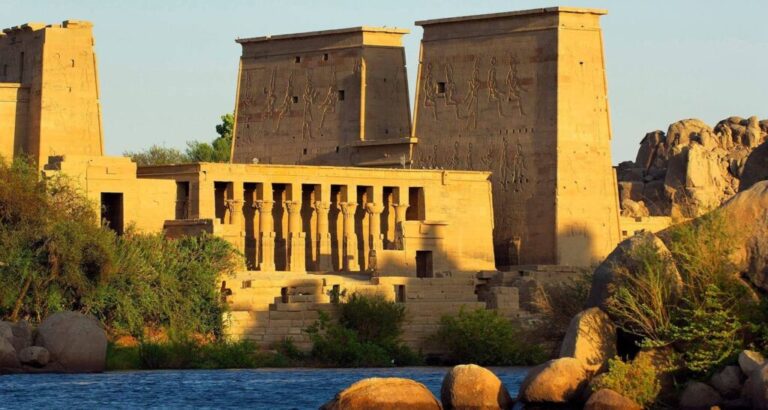 Tempel am Nilufer in Assuan