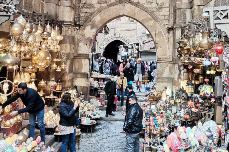 Laternen im Basar Khan el-Khalili in Kairo