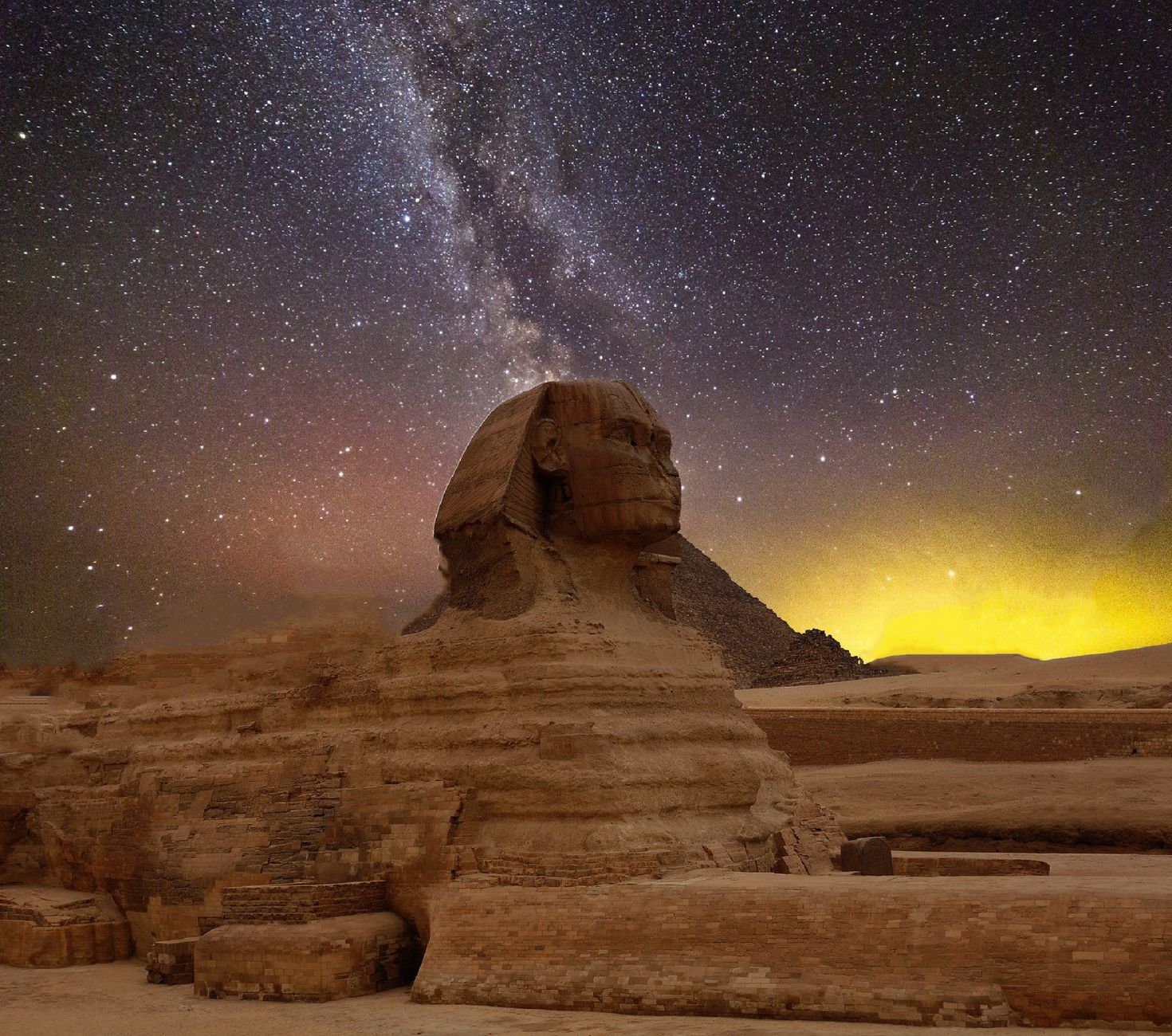 Familie vor der Großen Sphinx beim Tagesausflug zu den Pyramiden