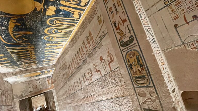 Bemalte Tempeldecke – Ausflug nach Abydos und Dendera