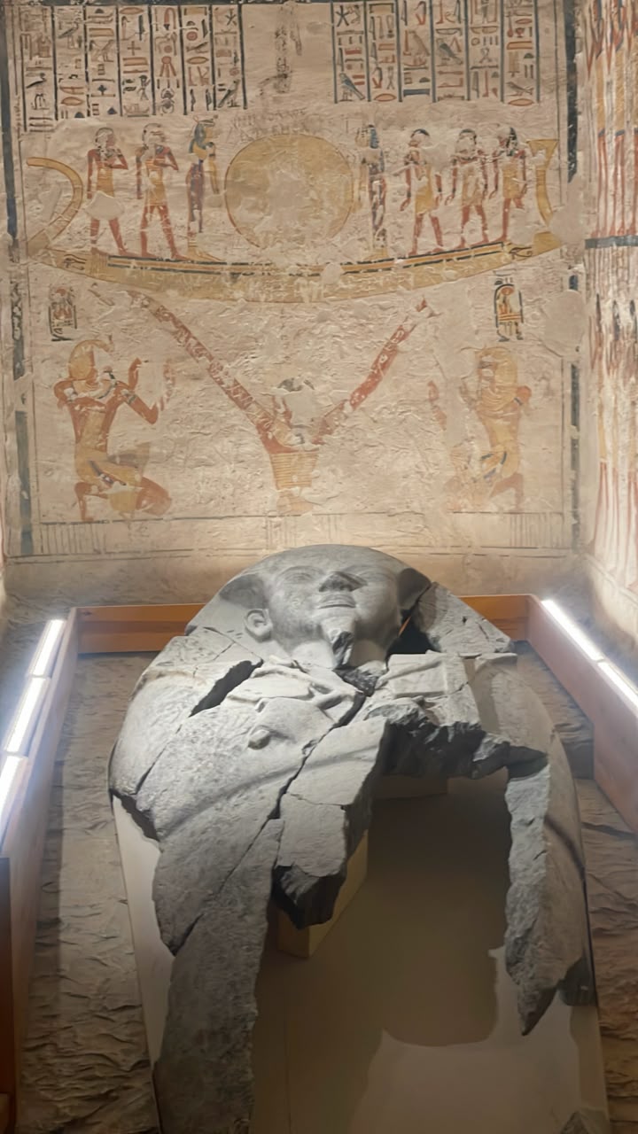 Sarkophag in einem Königsgrab in Luxor
